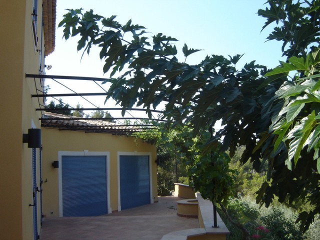 Pergola en acier peint sur-mesure - La Cadire d'Azur